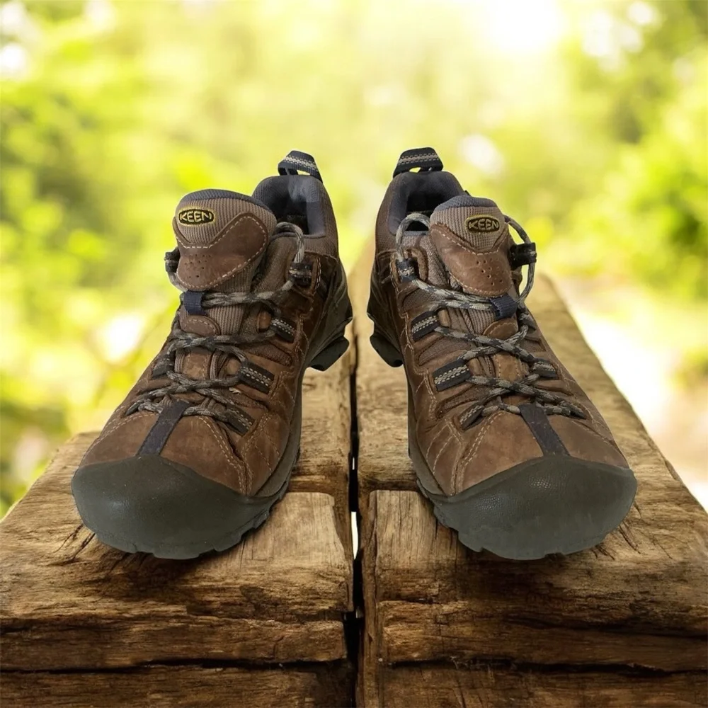 KEEN WOMENS HIKING WALKING SHOE SIZE 10